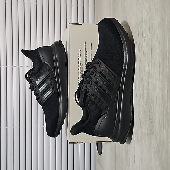 NWT Adidas UBOUNCE DNA Women's Shoes - All Black - IG6023 - Picture 2 of 6